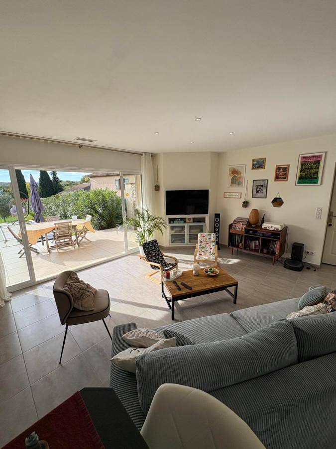 Location de vacances pour 6 personnes, avec piscine et terrasse ainsi que vue et jardin à La Roque-sur-Cèze - 3