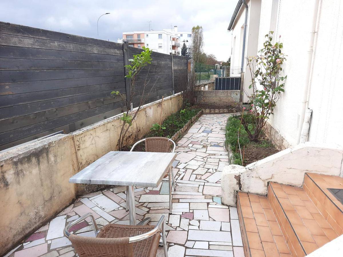 Appartement entier, Two-Bedroom Apartment with Garden View in Fontaine-lès-Dijon, Région de Dijon