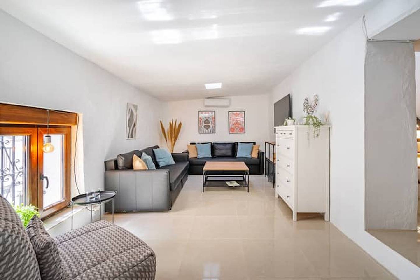 Maison de vacances 'Paradiset' avec terrasse privée, Wi-Fi et climatisation in Estepona Old Town, Estepona