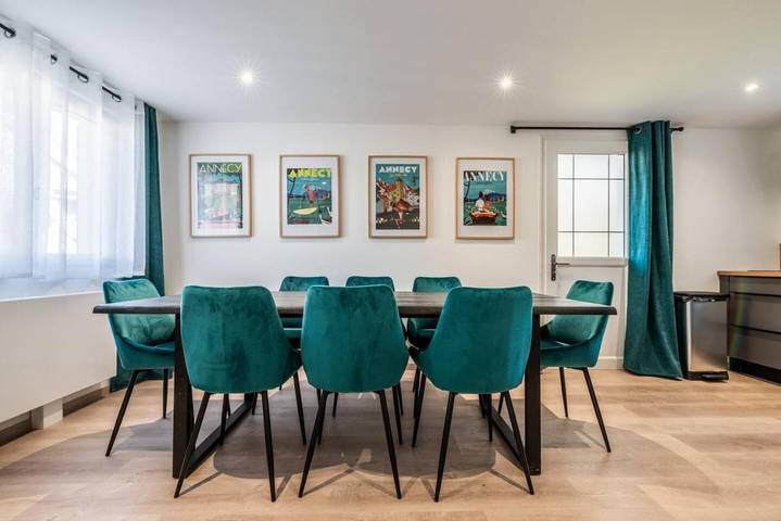 Location de vacances pour 10 personnes, avec sauna ainsi que terrasse et vue, animaux acceptés à Annecy-le-Vieux - 2