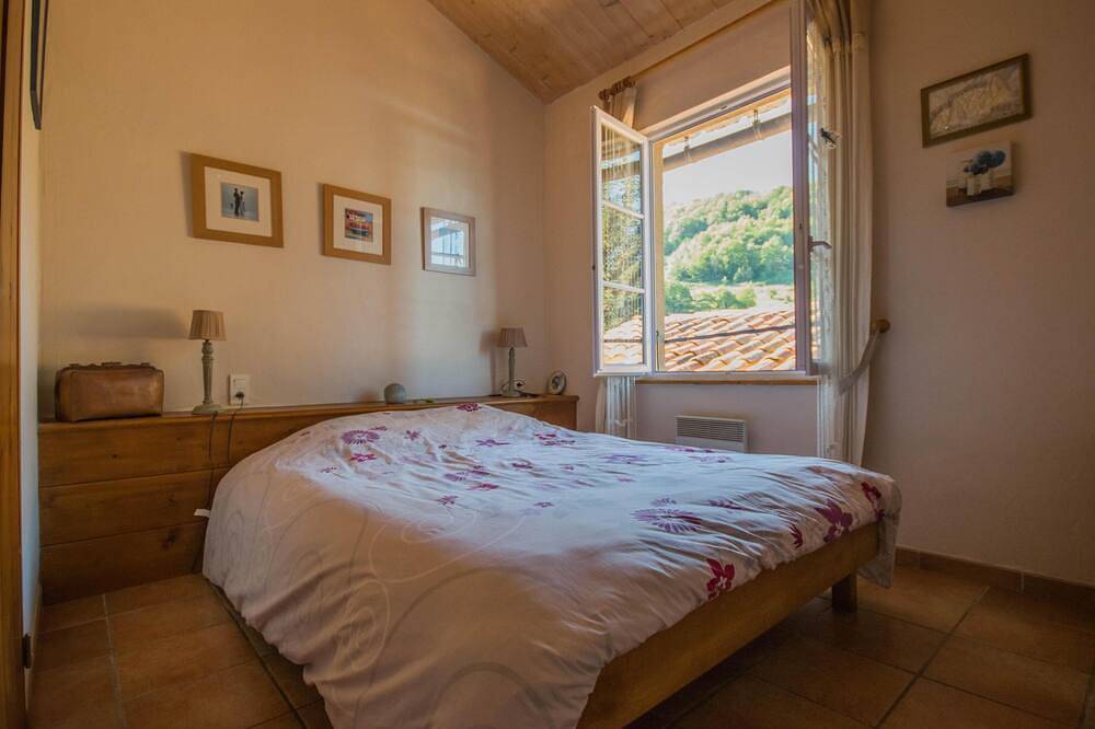 In the middle of Pyrenees with views of Montsegur in Montferrier, Ariège