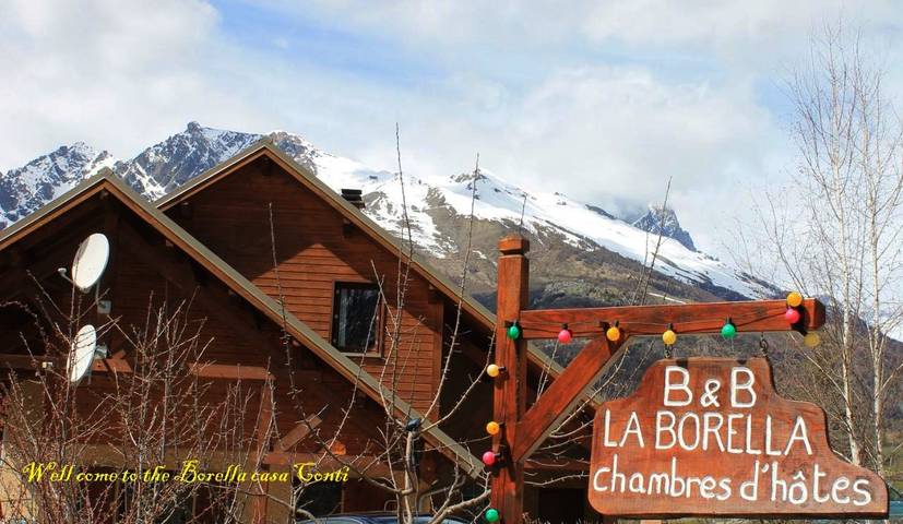 Chambre d’hôte pour 4 personnes, avec Balcon et Terrasse ainsi que Jardin et Vue