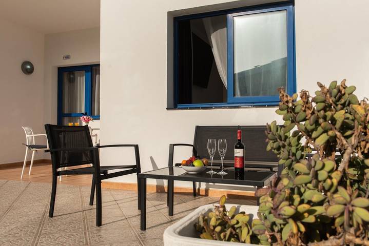 Apartamento entero, Apartamento vacacional 'Casita Lola' con patio exterior y vistas a la piscina compartida in Costa Calma sur, Pájara