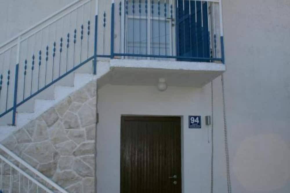 Ganze Wohnung, Apartments Mediterraneo Blues - Two bedroom apartment with sea view (Lavanda) in Dalmatinische Inseln