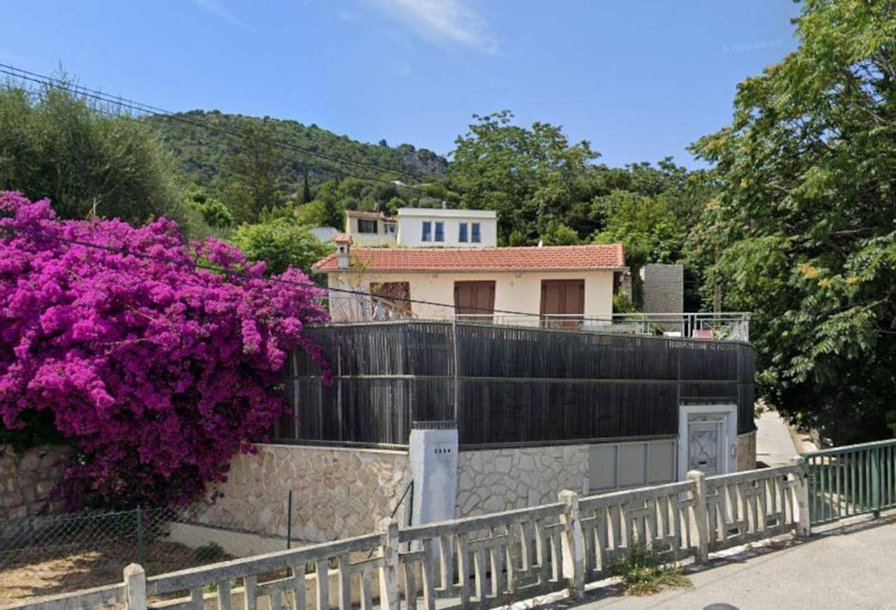 Eden Cap : A delightful villa lodges 11 adults just one km away from Monte Carlo station in Beausoleil, Côte méditerranéenne (France)