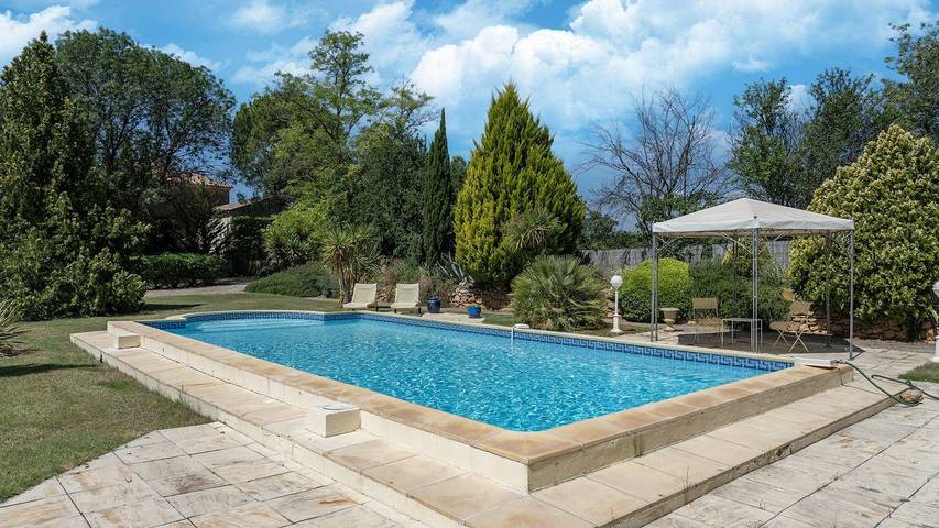 Ferienhaus für 7 Personen, mit Terrasse und Garten sowie Pool - 1