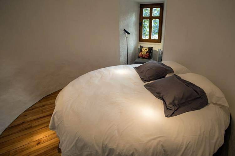 Appartement entier, Chateau De Val in Lanobre, Parc naturel régional des Volcans d'Auvergne