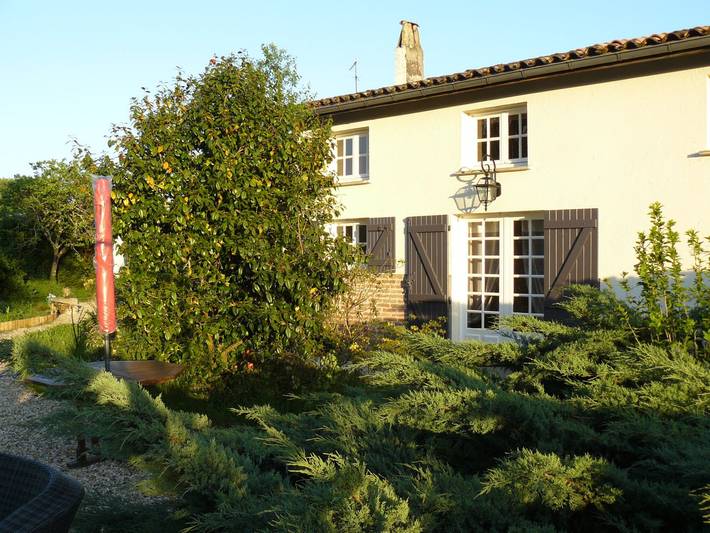 Gîte pour 8 personnes, avec piscine ainsi que jardin et terrasse en Gironde - 2