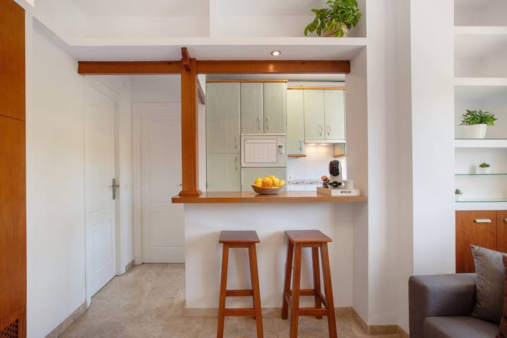 Entire apartment, Apartment 'Carlos Haya' with Wi-Fi and Air Conditioning in Cruz de Humilladero, Malaga
