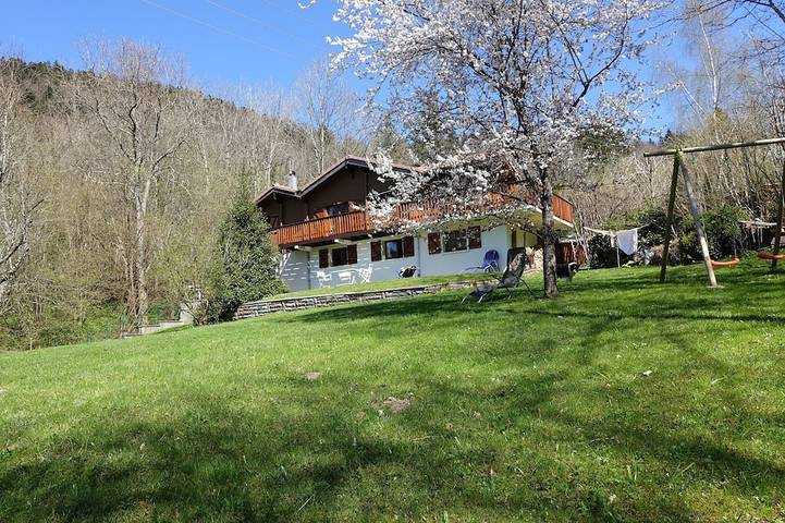 Chalet pour 8 personnes, avec Balcon et Jacuzzi ainsi que Jardin et Sauna à Basse-sur-le-Rupt
