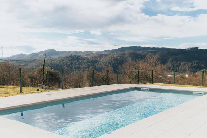 Casa de vacaciones para 4 personas, con vistas y balcón además de piscina y jardín en Distrito de Braga