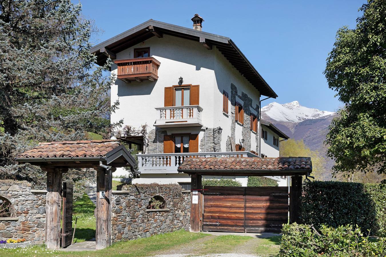 Ganze Wohnung, Ferienwohnung 'Casa Letizia' mit privatem Pool, privater Terrasse und Wi-Fi in Colico, Orobie Alpen West