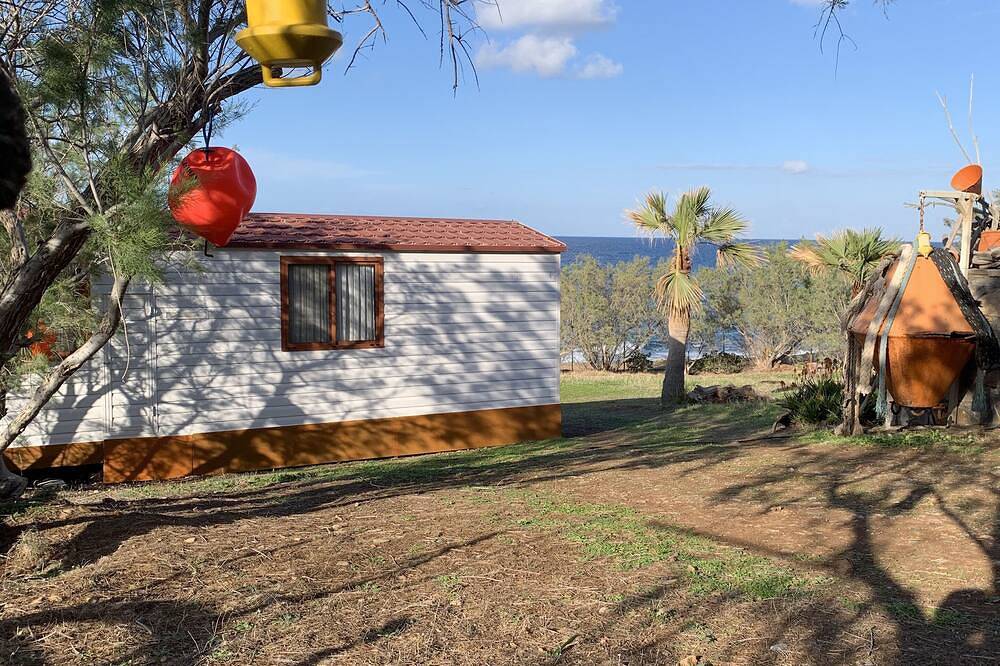Tiny House Lyrides by the cretan sea in North Crete