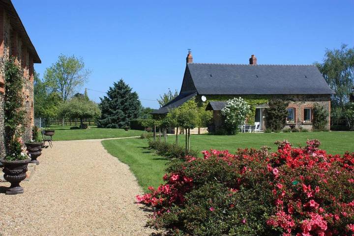 Location de vacances pour 6 personnes, avec jardin et piscine, adapté aux familles à La Jaille-Yvon - 2