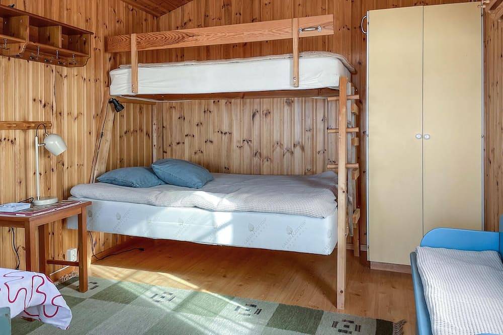 Beautiful home in Kil with Wifi in Grums, Värmlands land