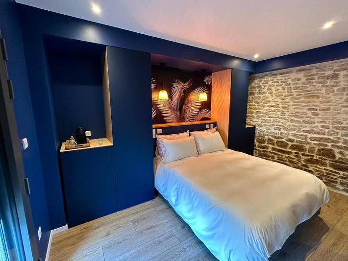 Chambre d’hôte pour 2 personnes, avec piscine ainsi que vue et terrasse dans le Doubs - 2