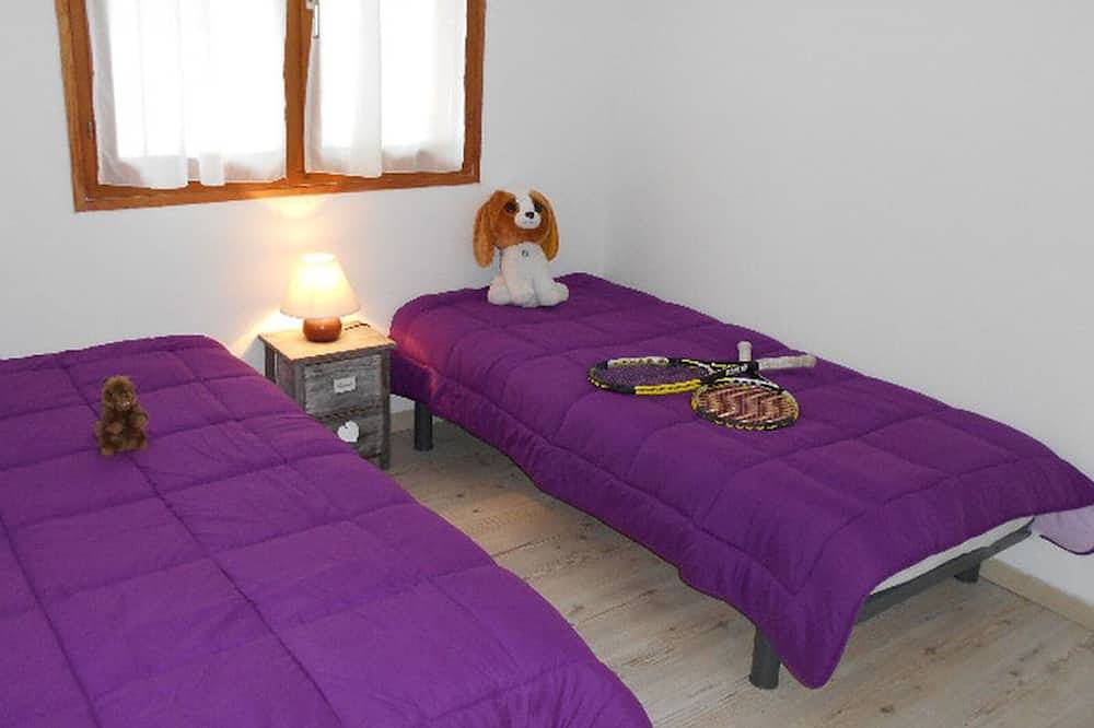 Cozy chalet with terrace in Guillestre in Guillestre, Écrins National Park