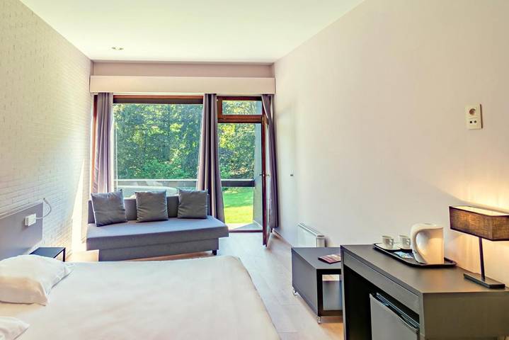 Hôtel pour 3 personnes, avec vue et bassin pour enfant ainsi que piscine et jardin, animaux acceptés à Ciney - 2