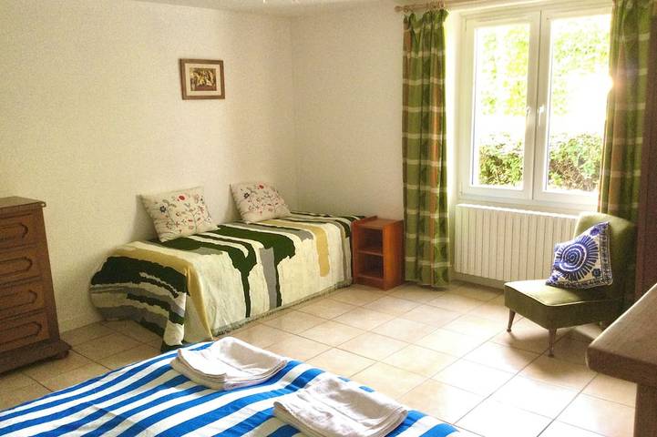 Gîte pour 4 personnes, avec jardin et piscine, animaux acceptés à Vasles - 3