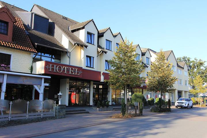 Hotel, mit Balkon/Terrasse und Terrasse sowie Garten in Lippstadt - 3