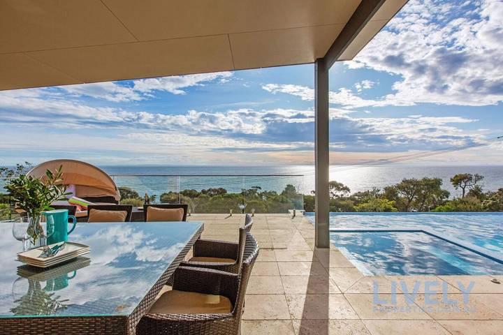 Holiday home for 14 people, with garden and terrace in Mount Martha