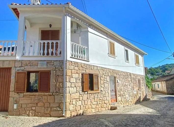 Location de vacances pour 12 personnes, avec Balcon et Terrasse ainsi que Jardin et Piscine dans Capinha