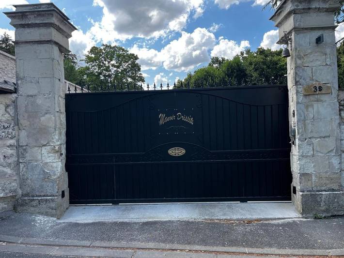 Gîte pour 4 personnes, avec Jacuzzi et Terrasse ainsi que Jardin et Piscine à Saint-Avertin - 2