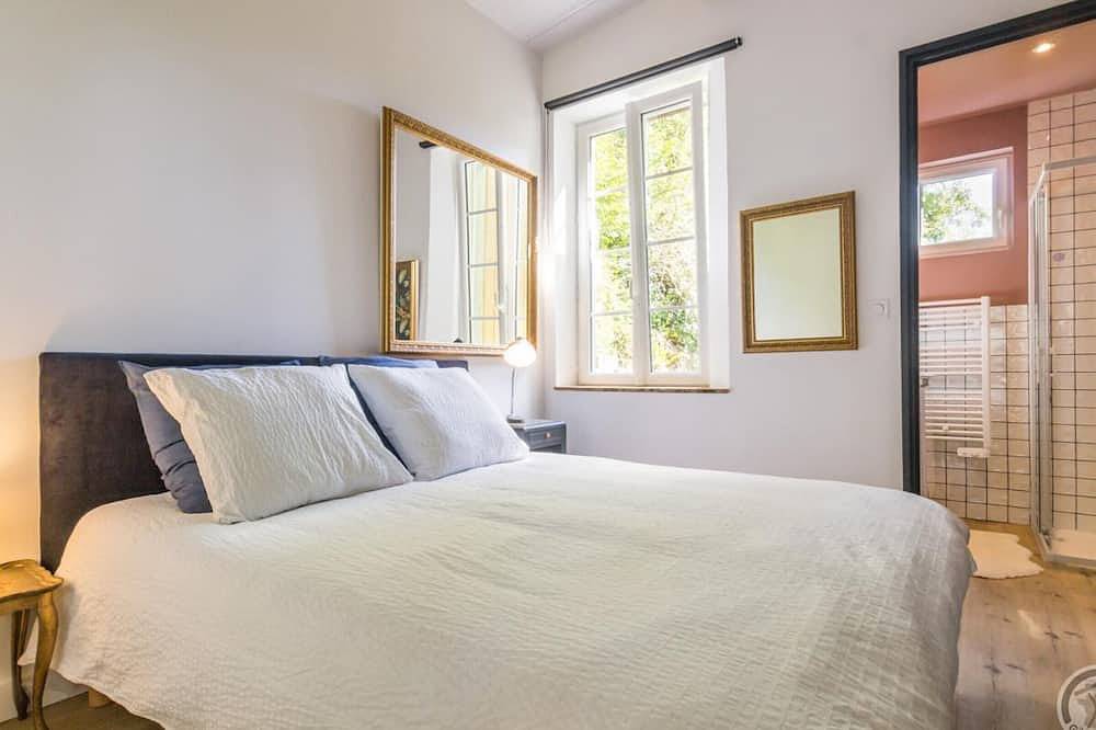 Appartement entier, Appartement au calme avec terrasse privée, parking et Wifi in Tourville-sur-Sienne, Région de Coutances