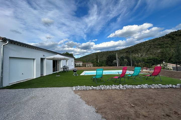 Location de vacances pour 8 personnes à Uzer
