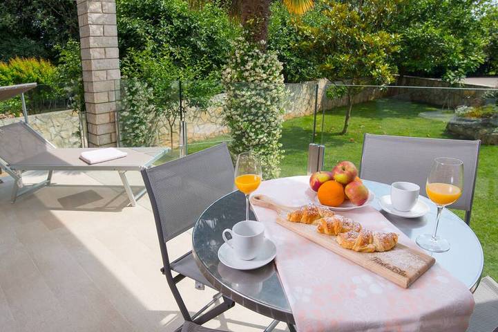 Ferienwohnung für 4 Personen, mit Balkon und Garten in Premantura