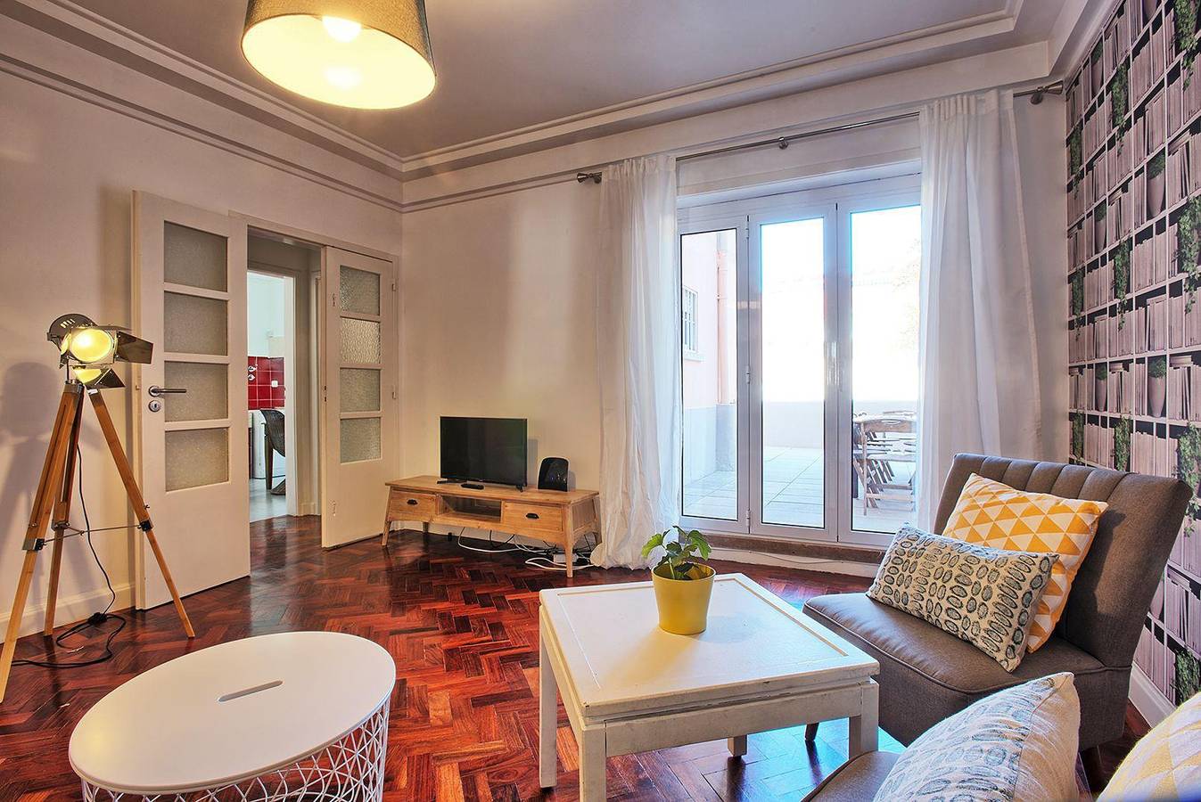 Entire holiday apartment, Liverpool Terrace in Anjos, Lisbon