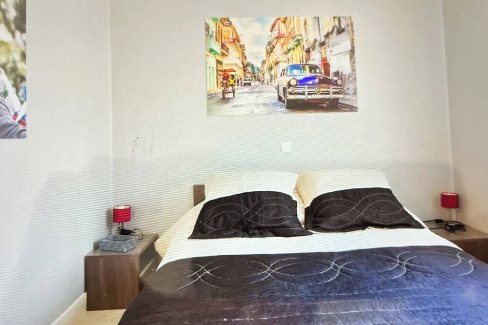 Aux portes du Zoo de Beauval in Pruniers-en-Sologne, Sologne