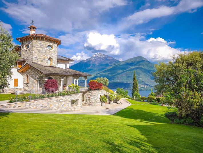Ferienwohnung für 6 Personen, mit Balkon und Garten sowie Seeblick und Ausblick in Stazzona
