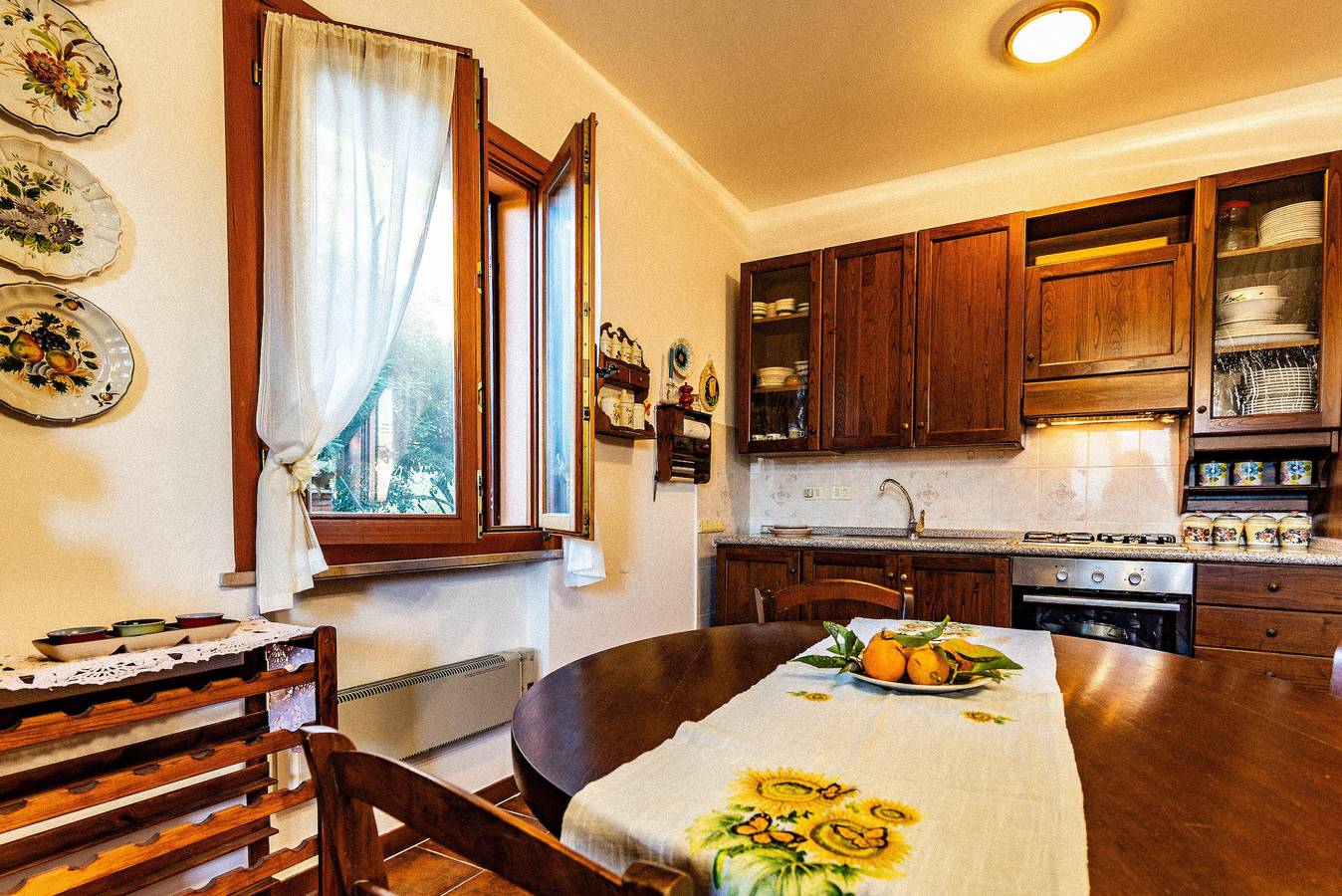 Appartamento intero, Appartamento 'Il Porto' vicino alla spiaggia con balcone, terrazza e giardino in Porto Azzurro, Isola d'Elba