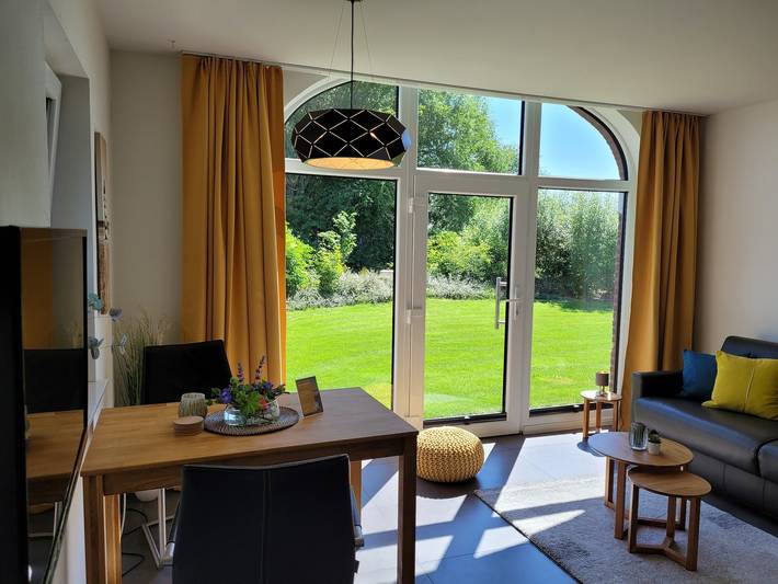 Ferienwohnung für 2 Personen, mit Terrasse und Garten in Unterweser