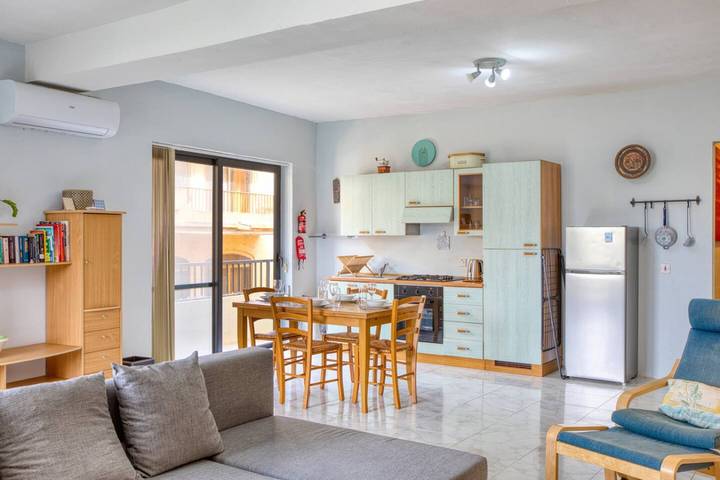 Gîte pour 4 personnes, avec Balcon dans Zebbug - 3