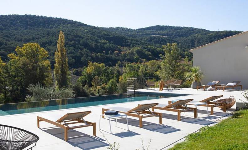 Gîte pour 8 personnes, avec piscine ainsi que jardin et terrasse à Saint-Ferréol-Trente-Pas