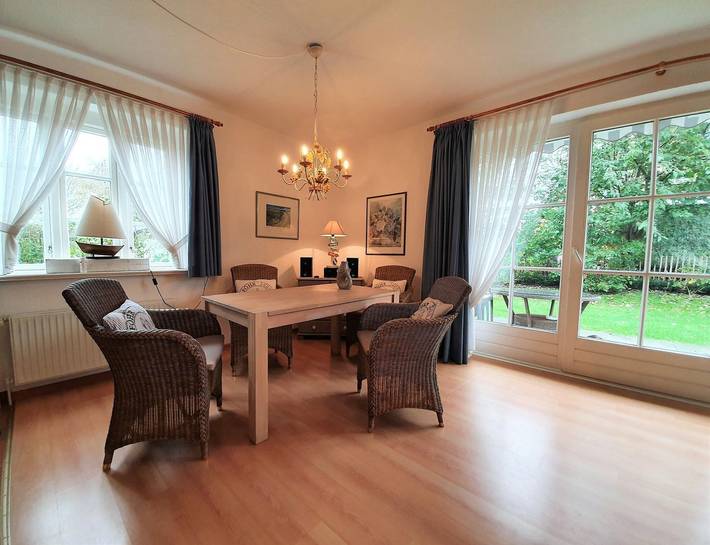 Ganze Wohnung, Ferienwohnung Elsa in Borgsum: Garten, Terrasse & Hund willkommen in Nordfriesische Inseln (Schleswig-Holstein) (Schleswig-Holstein), Borgsum