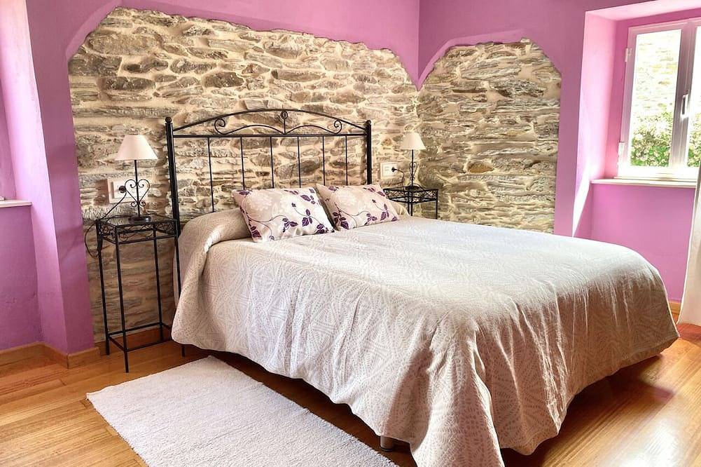 Sunny country cottage with garden located steps from several stunning beaches. in Ortigueira, Galician Coast