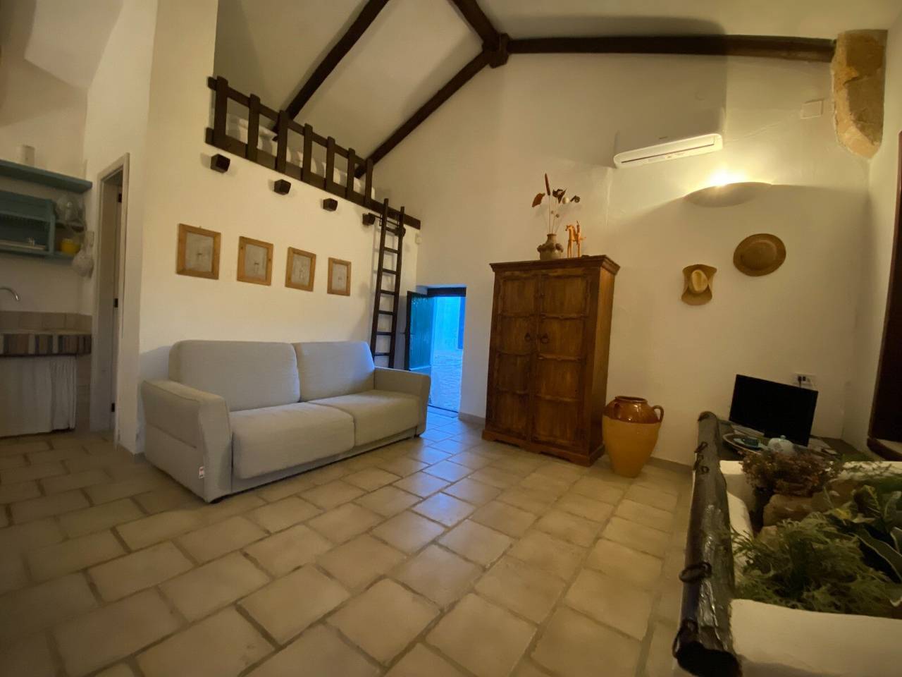 Villa 'Riggia - Dependance Stalla' with Shared Pool, Private Terrace, and Air Conditioning in Nardò, Nardò (municipality)