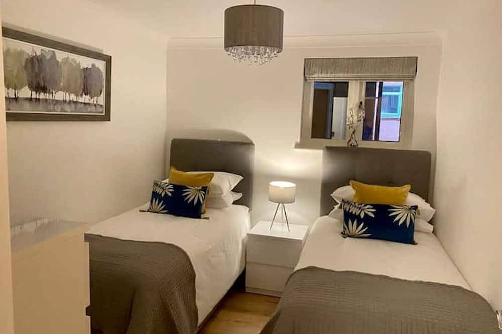 Entire apartment, Luxury, modern town centre, 2 beds, free parking for one vehicle in Stratford upon Avon, Warwickshire