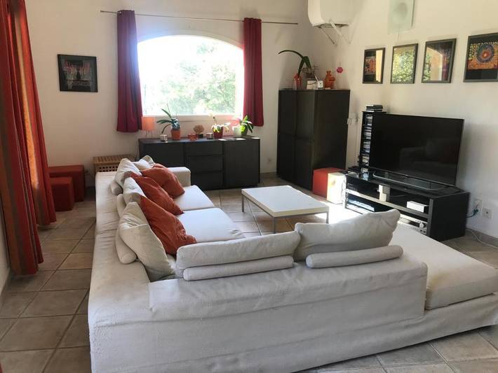 Location de vacances pour 6 personnes, avec vue ainsi que piscine et balcon à Meyrargues - 4