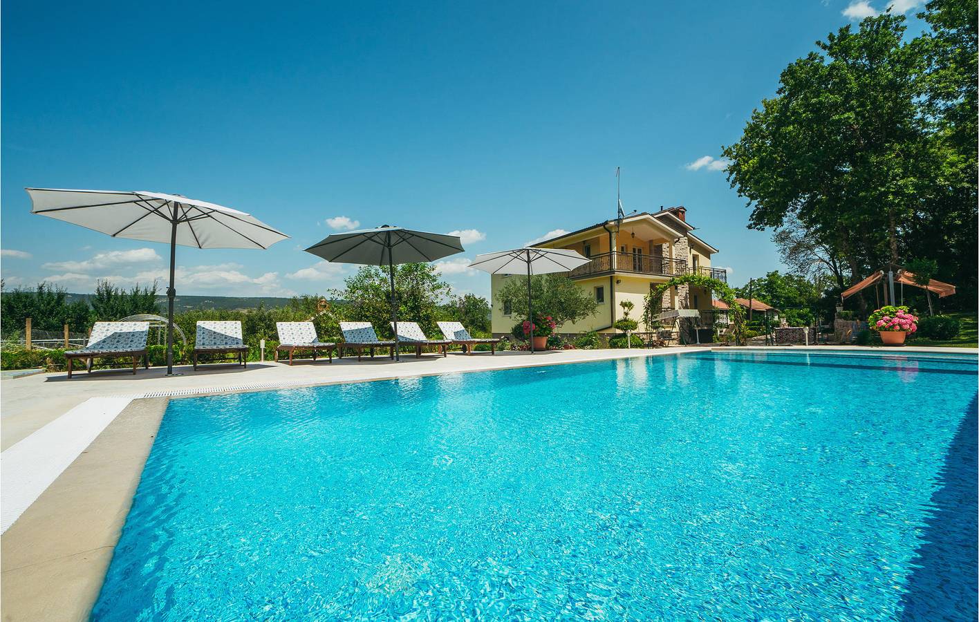 Modernes Apartment mit 2 Schlafzimmern, Pool, Terrasse und WLAN in Flussnähe in Imotski, Makarska Riviera