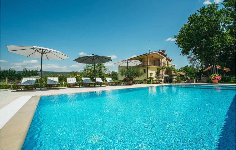 Modernes Apartment mit 2 Schlafzimmern, Pool, Terrasse und WLAN in Flussnähe in Imotski, Makarska Riviera