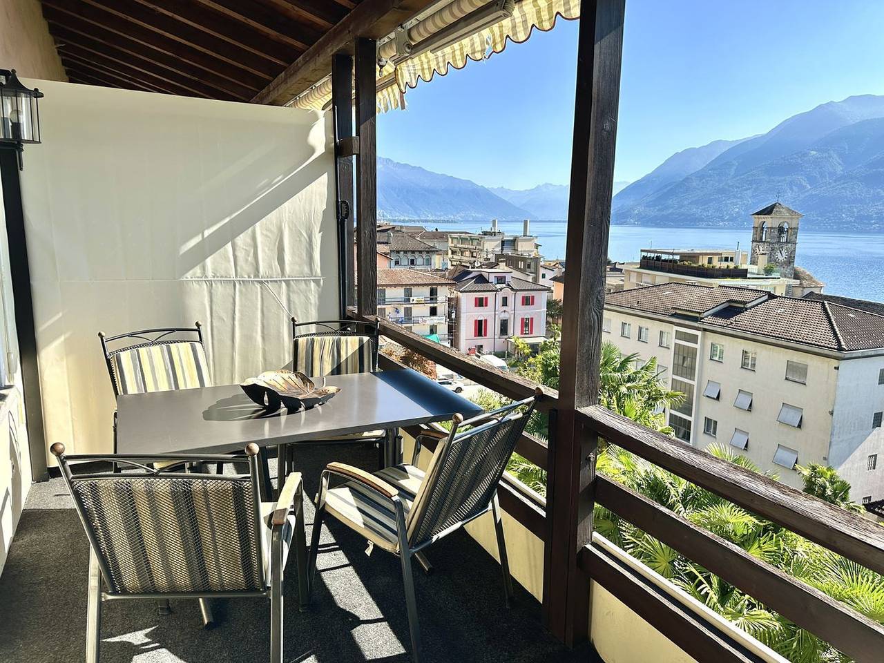 Ganze Wohnung, Maisonette-Wohnung mit Tessiner Charme und schönem Ausblick auf den See und das Dorf Brissago in Brissago, Tessiner Alpen