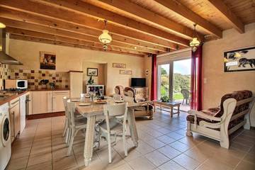 Gîte pour 6 personnes, avec terrasse et jardin à Langoat
