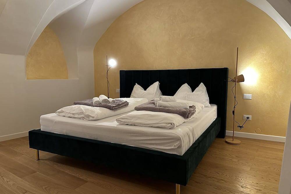 Luxury mediterranean suite, with private garden in Centro-Piani-Rencio, Bolzano