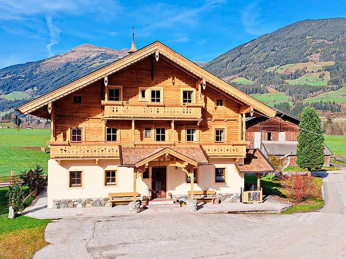 Ferienwohnung für 14 Personen, mit Balkon und Garten sowie Ausblick in Neukirchen am Großvenediger