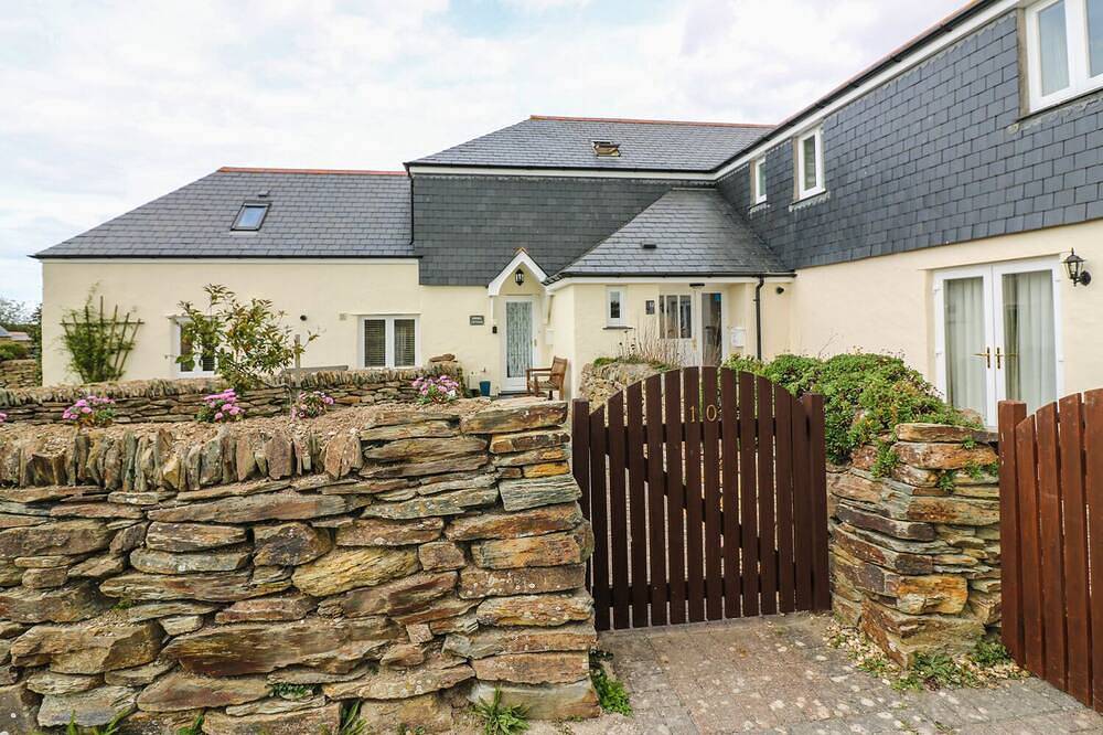 Log Cabin for 4 People in Padstow, Cornwall