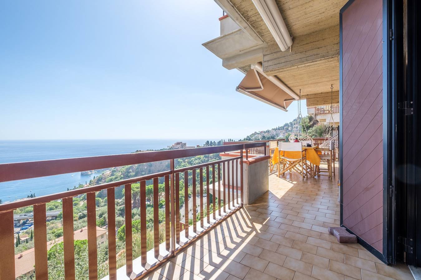 Entire apartment, Holiday Home "Appartamento Con Vista Sul Mare" with Sea View and Private Terrace in Mazzarò, Taormina